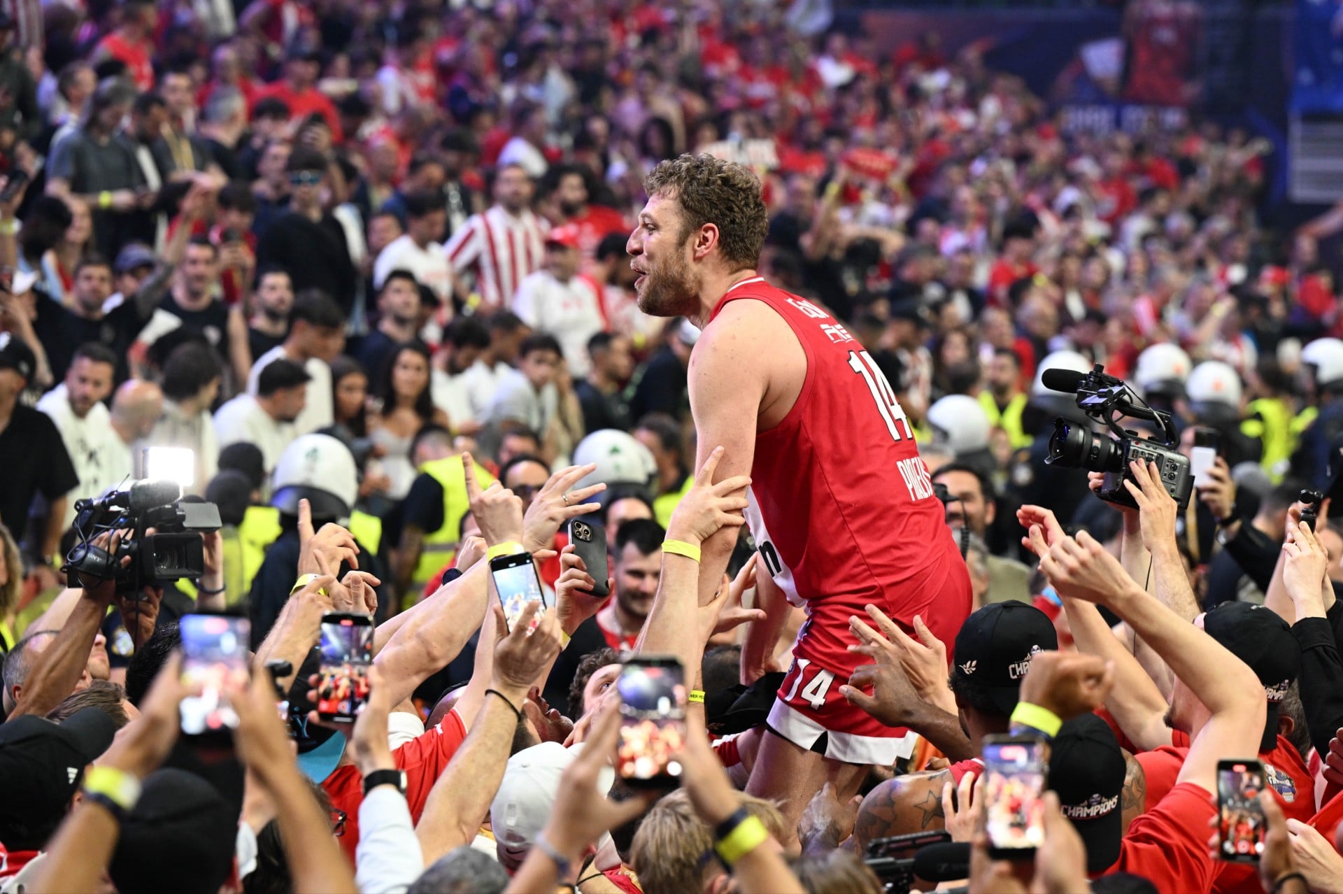 Ο Σάσα Βεζένκοφ και το μήνυμα της τέταρτης Euroleague του Ολυμπιακού