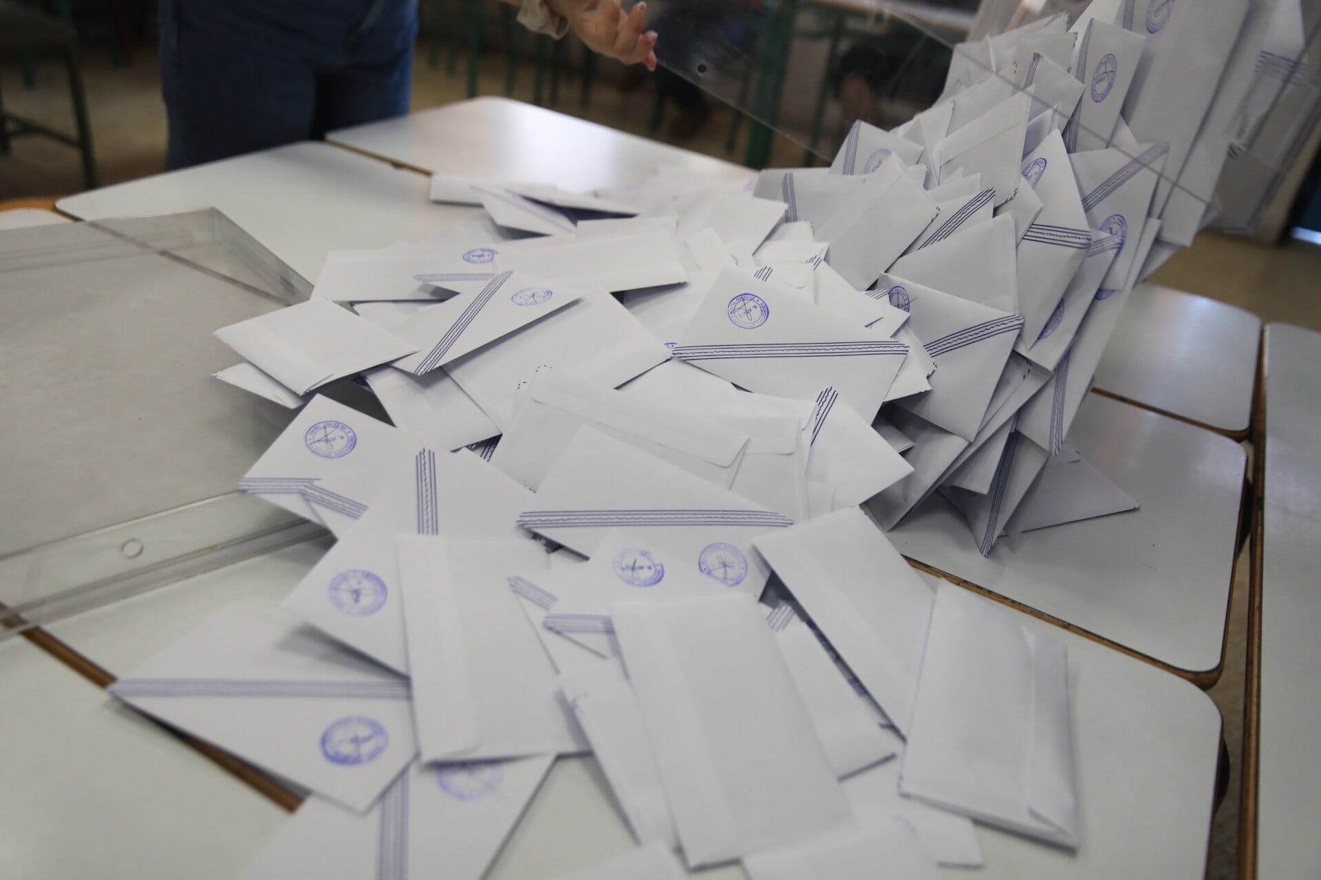Ο Τσίπρας «απειλεί» τον Μητσοτάκη στις δημοσκοπήσεις — τι δείχνει η Alco