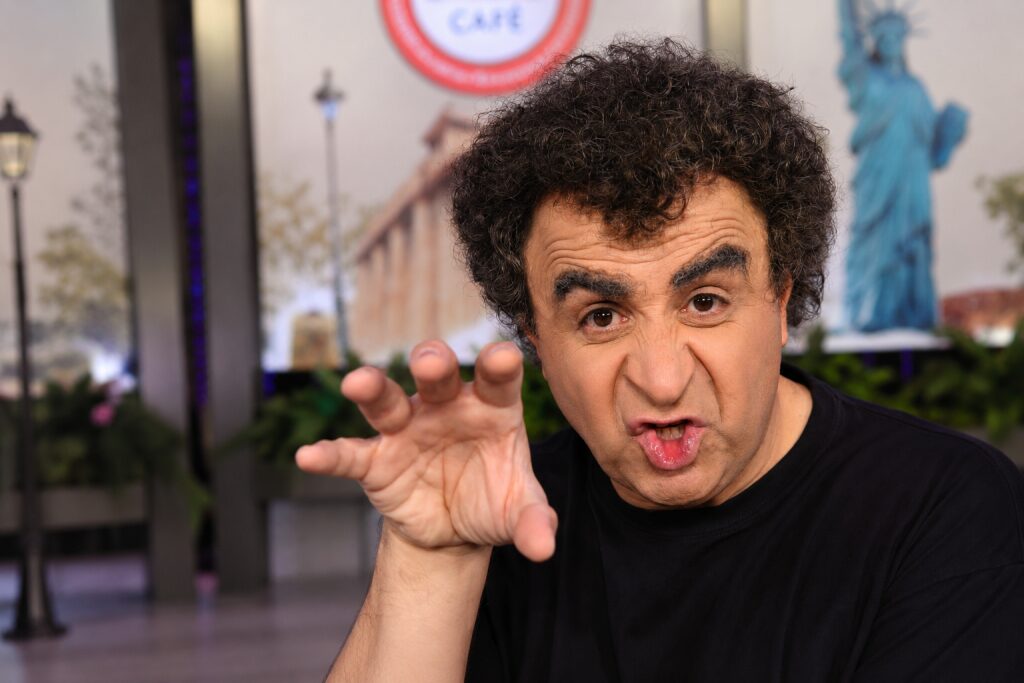 Ο Μάρκος Σεφερλής καλεί στη νύχτα — τι είναι το «Markos by night»