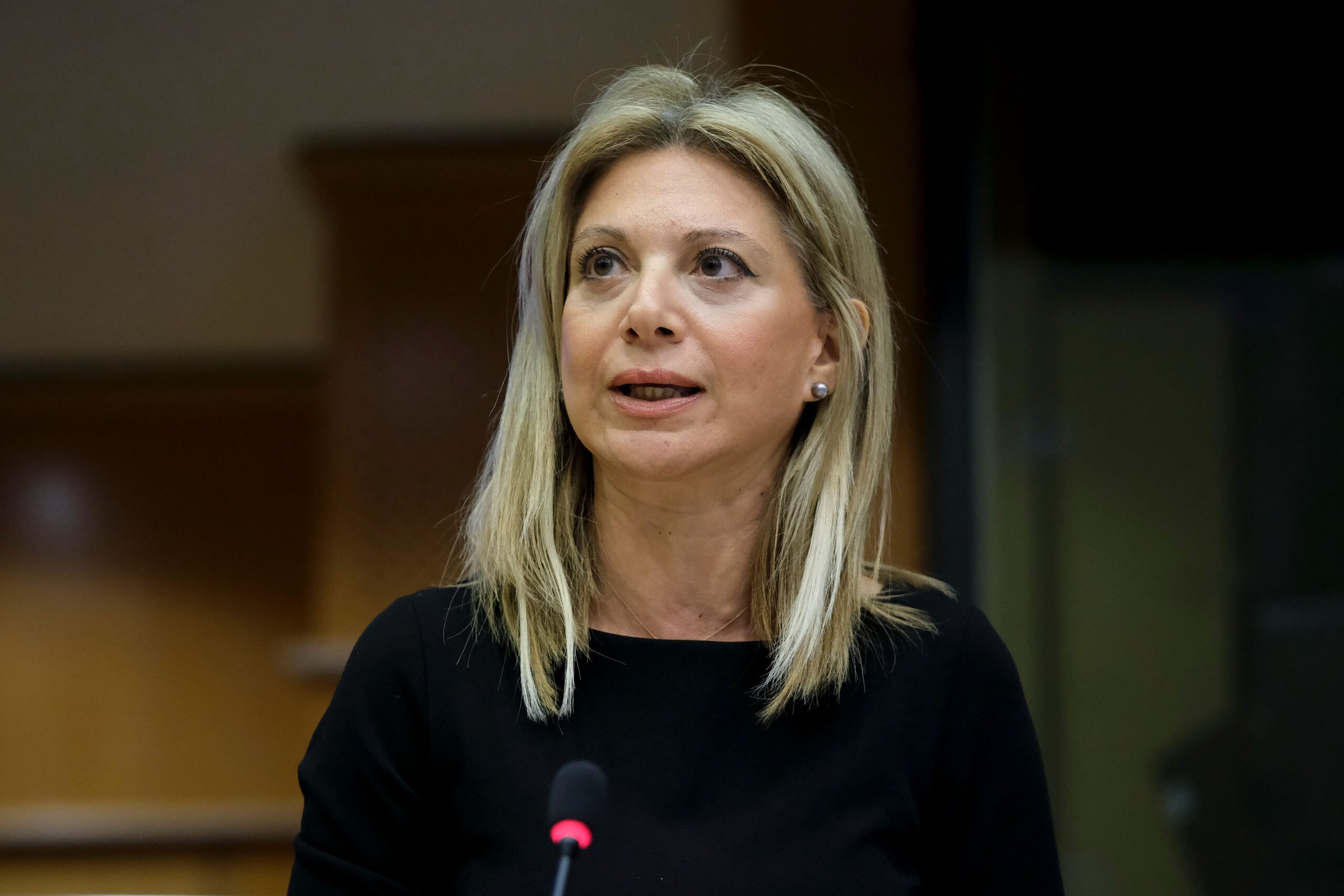 Όταν το περιστέρι κάθισε στο κεφάλι του Καρατζαφέρη — και άλλαξε τα πολιτικά δεδομένα