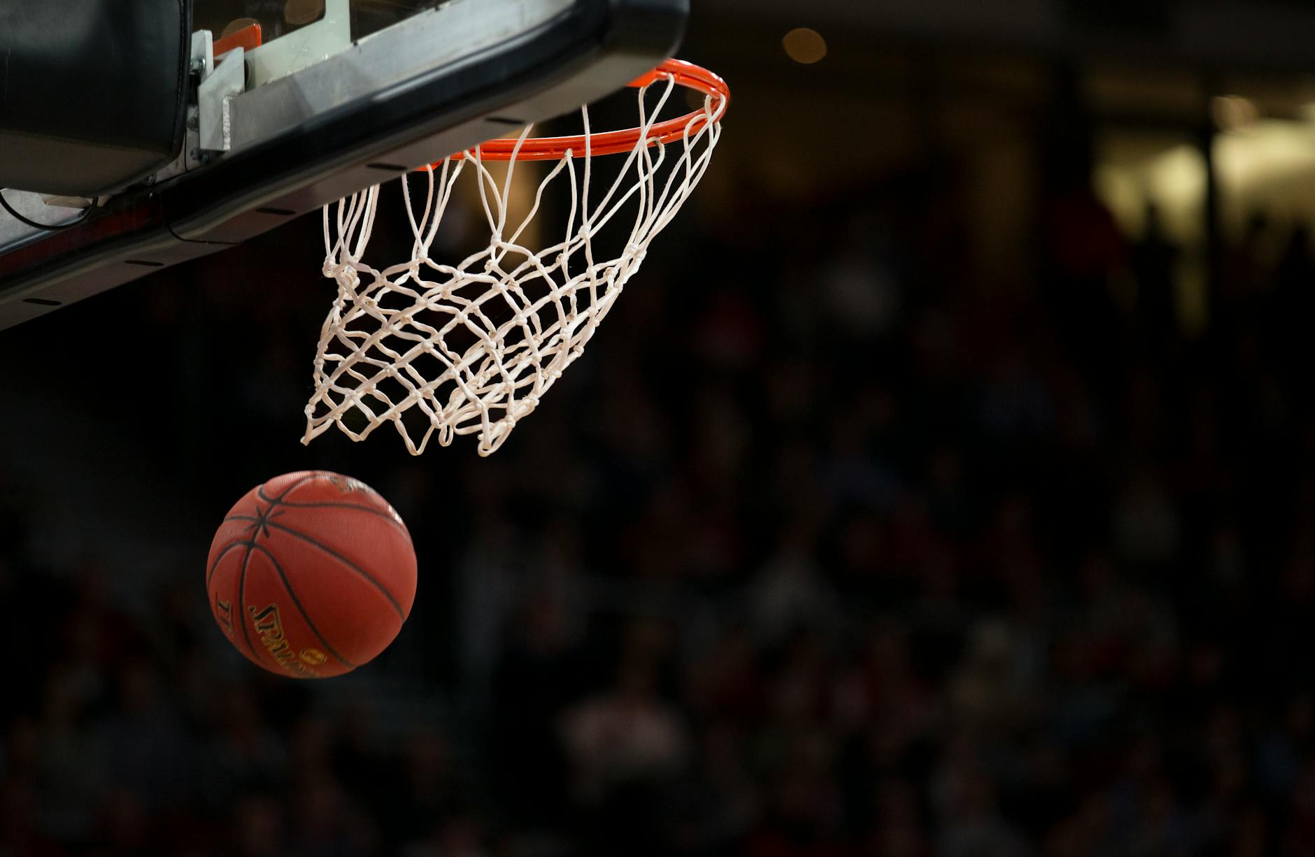 Ο Ολυμπιακός σάρωσε την ΑΕΚ 95-68 και κλείδωσε τη θέση του στους τελικούς