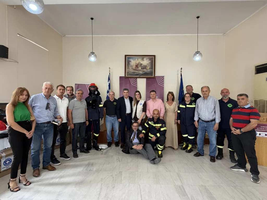 Γιατροί του Κόσμου δώρισαν 20 πυροσβεστικές στολές στη Δυτική Αχαΐα