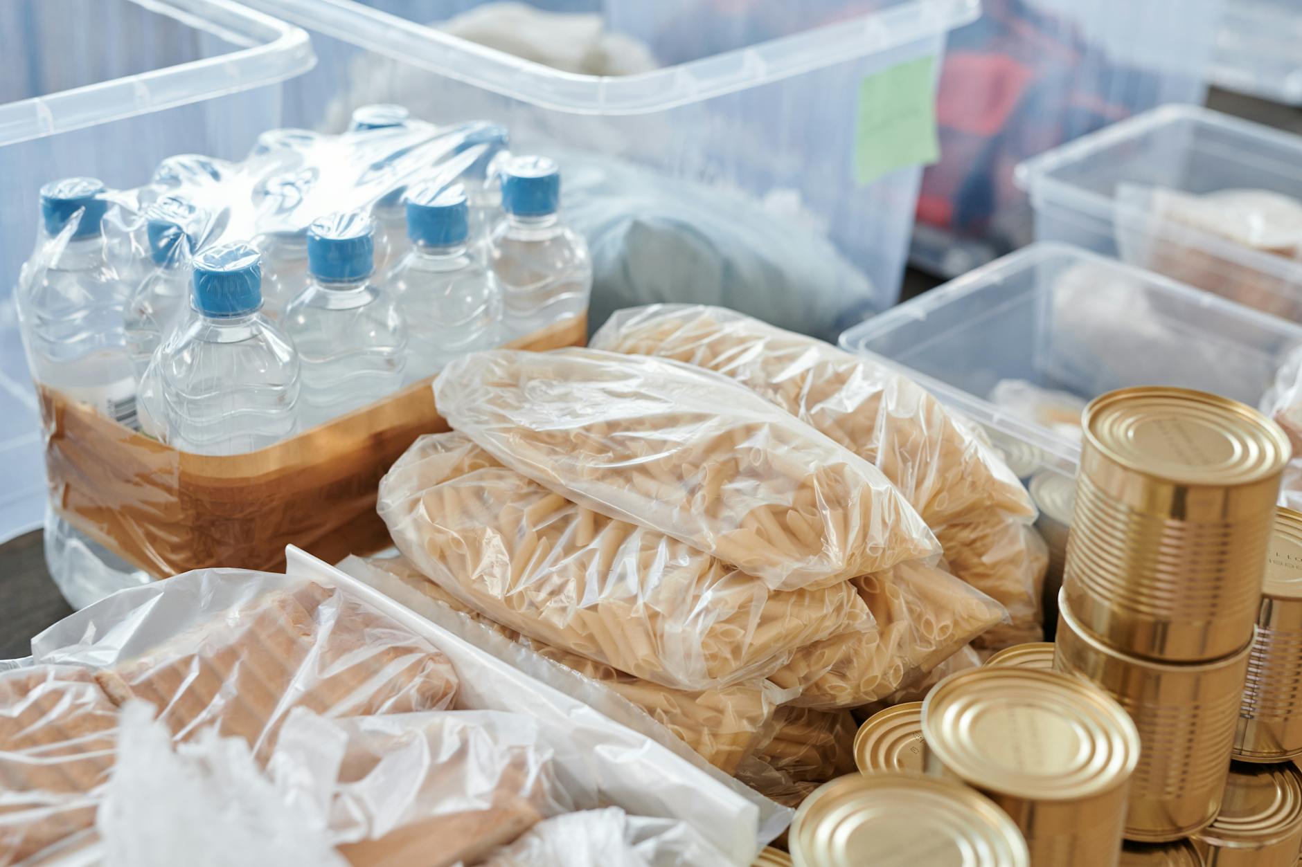 Prepper ξοδεύει 600 λίρες το χρόνο για αποθέματα έκτακτης ανάγκης — ακόμα και καλλυντικά