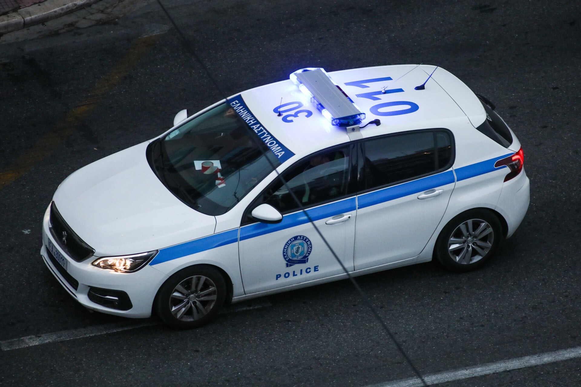 Θεσσαλονίκη: 34χρονος αναρρίχησε στον 2ο όροφο και έκλεψε 500 ευρώ από τη γιαγιά του