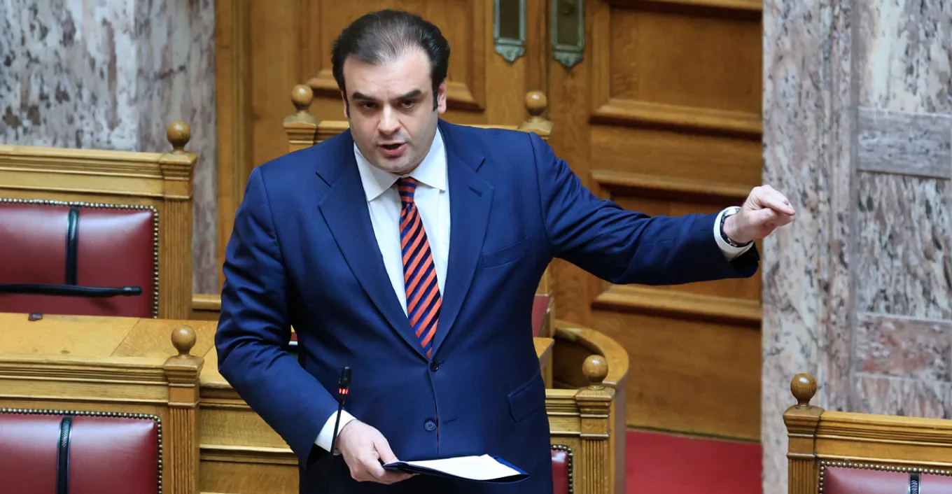 Στα 1.600 ευρώ το ακατάσχετο των τραπεζικών λογαριασμών
