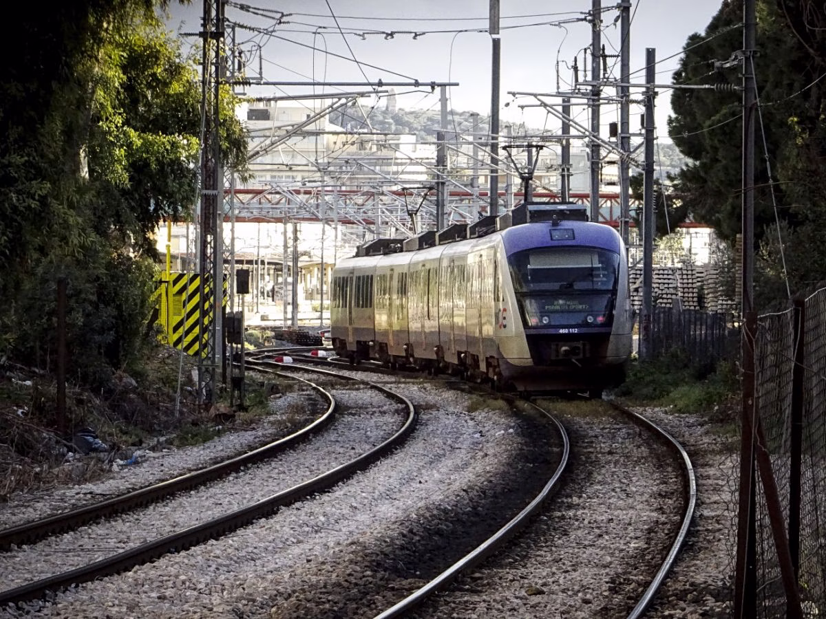 Πέντε σταθμοί Προαστιακού στην Αττική υφίστανται ανακαίνιση