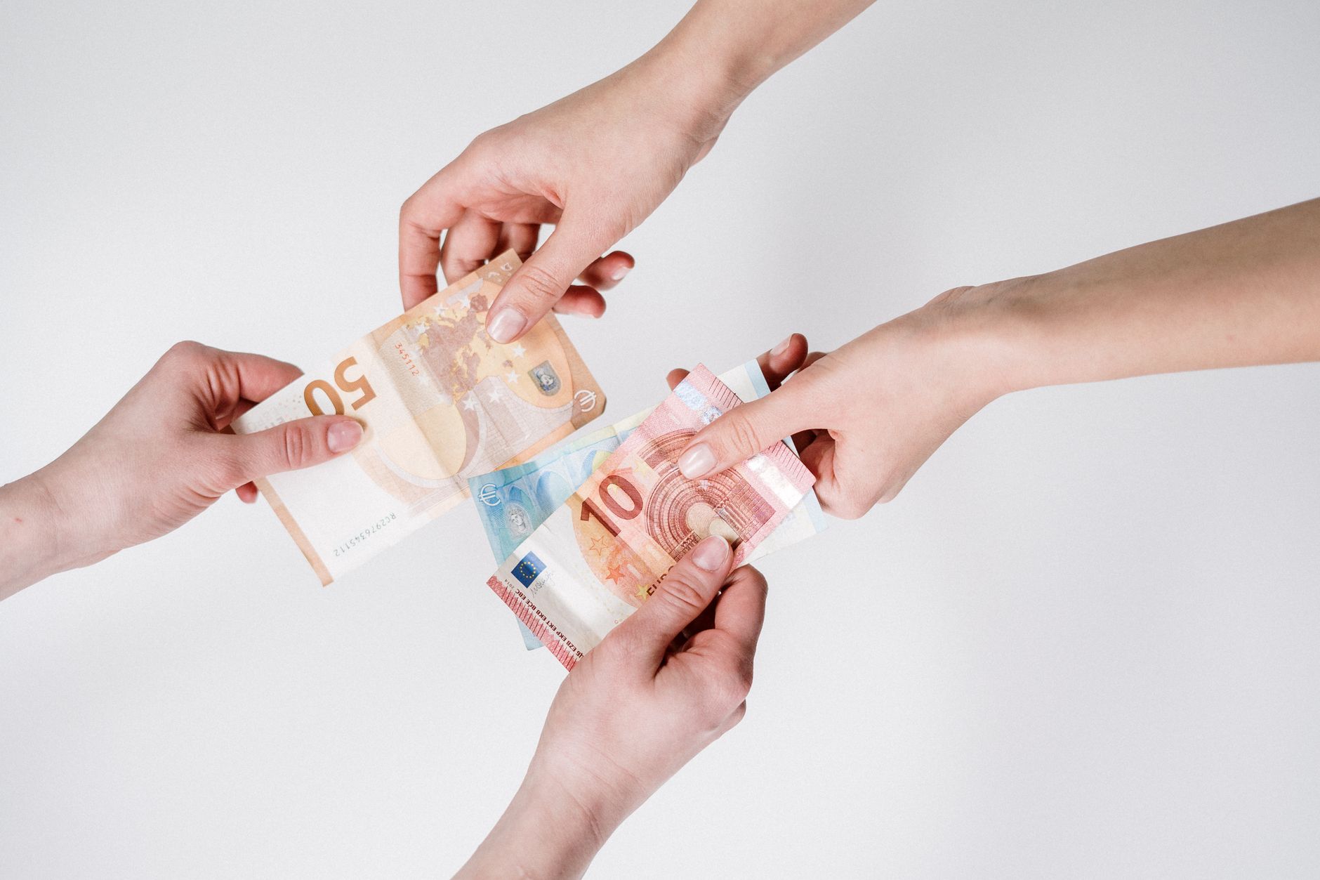 ΕΦΚΑ: Πληρωμή συντάξεων Ιουλίου και επιδόματος παιδιού τέλος Ιουνίου