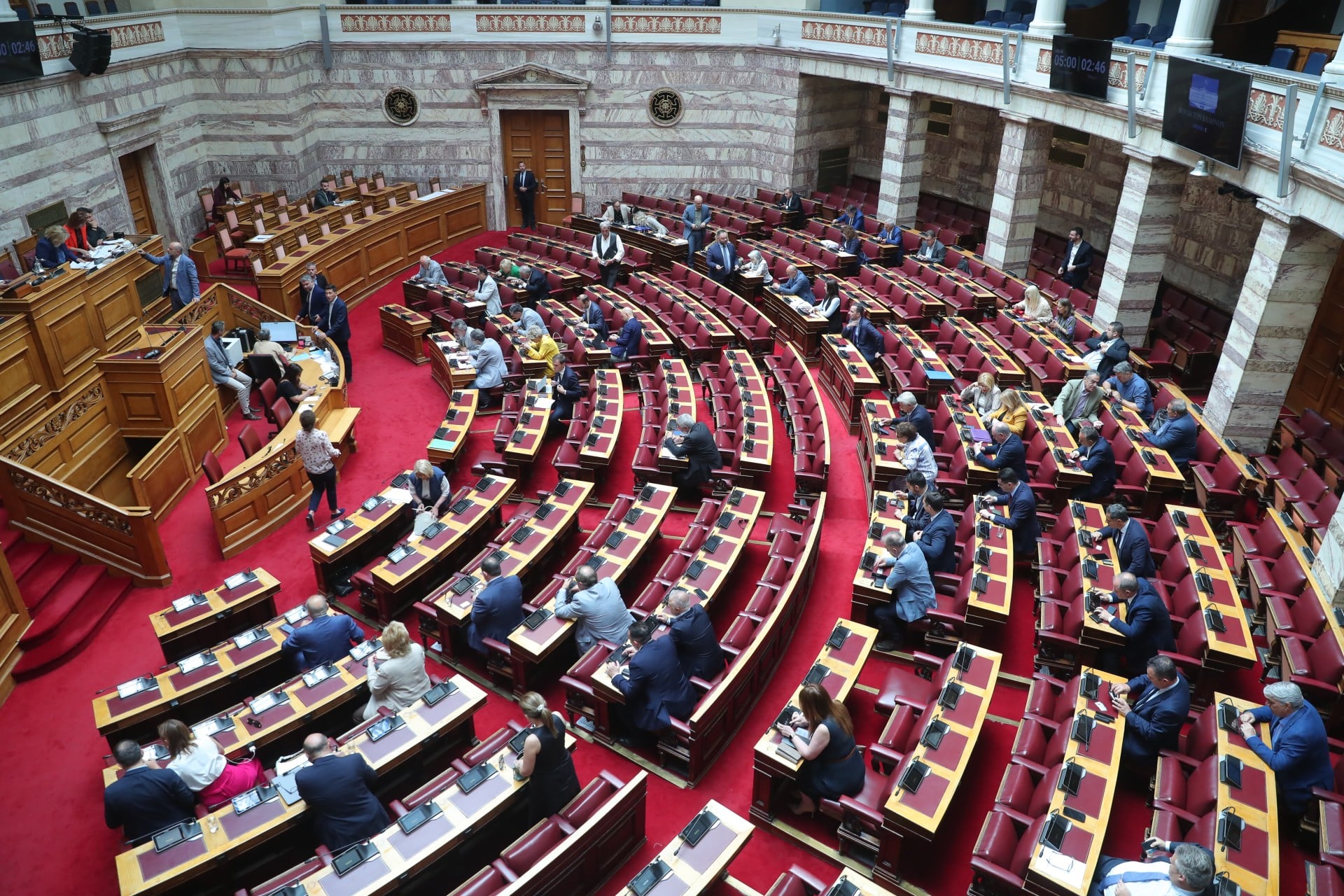 Η Βουλή υπερψήφισε την οριστική αδειοδότηση των περιφερειακών καναλιών