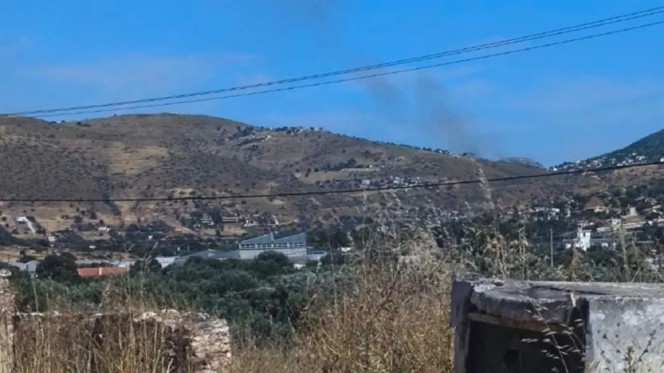 62 πυροσβέστες σε κινητοποίηση για φωτιά στην Κερατέα
