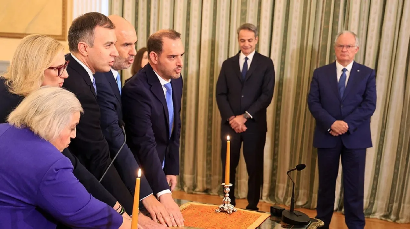 Ορκίστηκαν τα νέα μέλη της κυβέρνησης στο Προεδρικό Μέγαρο