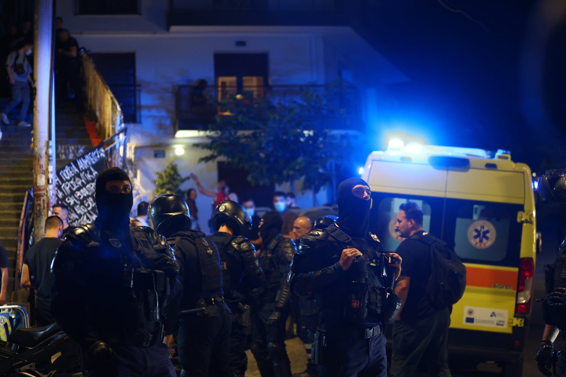 Νεκρός από πυροβολισμούς στα σκαλάκια της Καλλιδρομίου στα Εξάρχεια