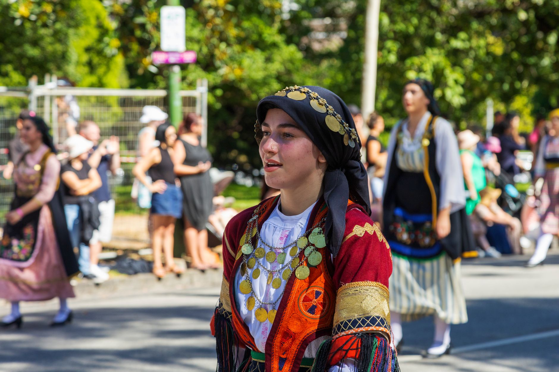 830 χορευτές έκαναν ρεκόρ Γκίνες στη Θεσσαλονίκη με ταυτόχρονο ζεϊμπέκικο