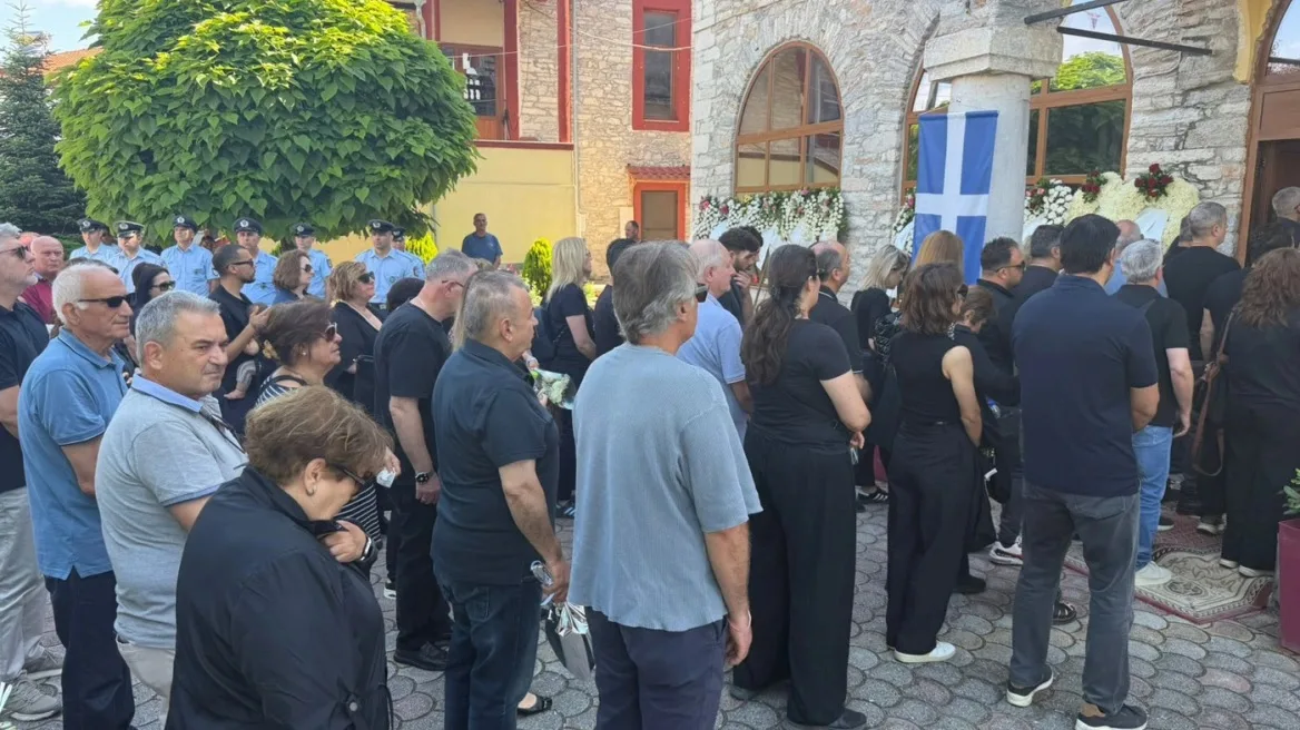 Κηδεία αστυνομικού Αντιγόνης στο Κάτω Νευροκόπι – Δολοφονήθηκε από τον σύζυγό της