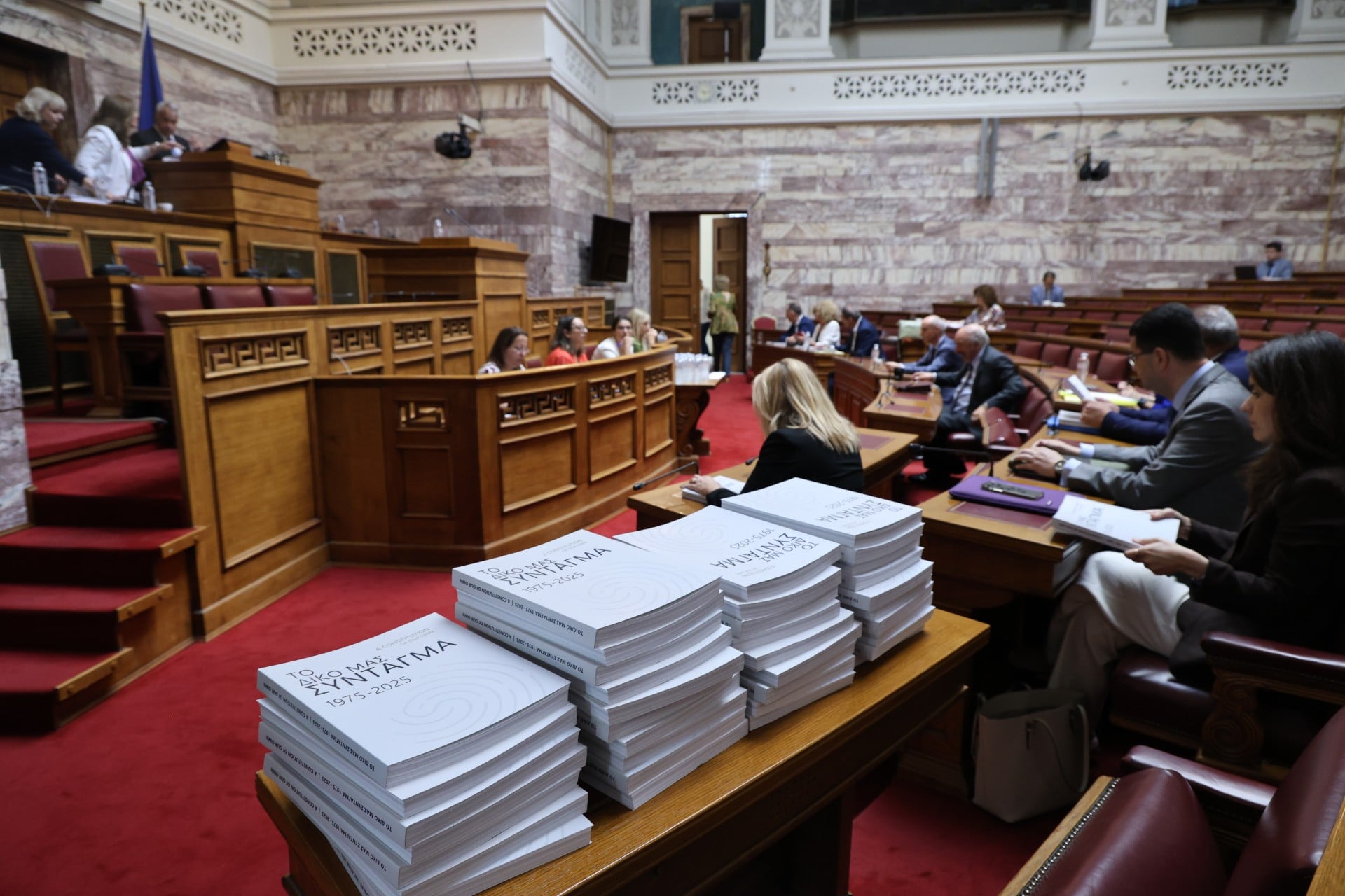 Συντάγματη 16: Πού χωρίζονται ΝΔ και ΠΑΣΟΚ στην αναθεώρηση των πανεπιστημίων