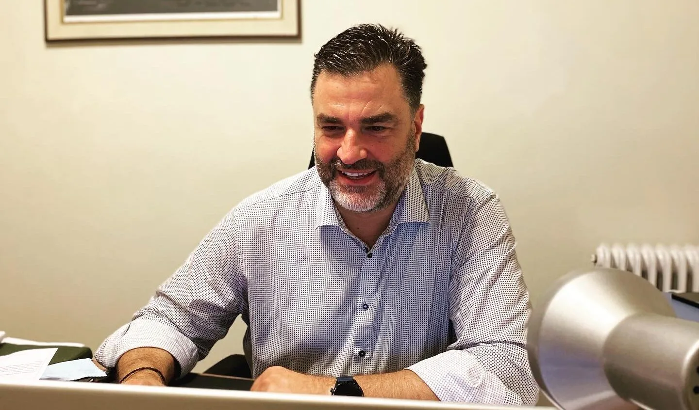 Πίεση στον Φαρμάκη για φωτιές, AI και επενδύσεις