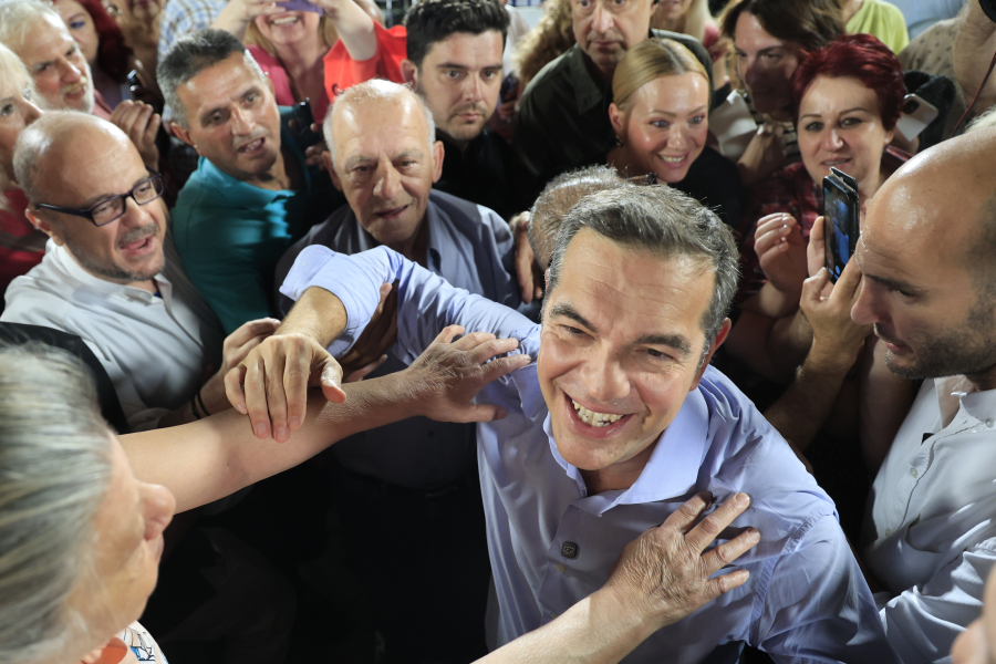 Ανακοινώθηκε η σκιώδης κυβέρνηση Τσίπρα: 50 μέλη