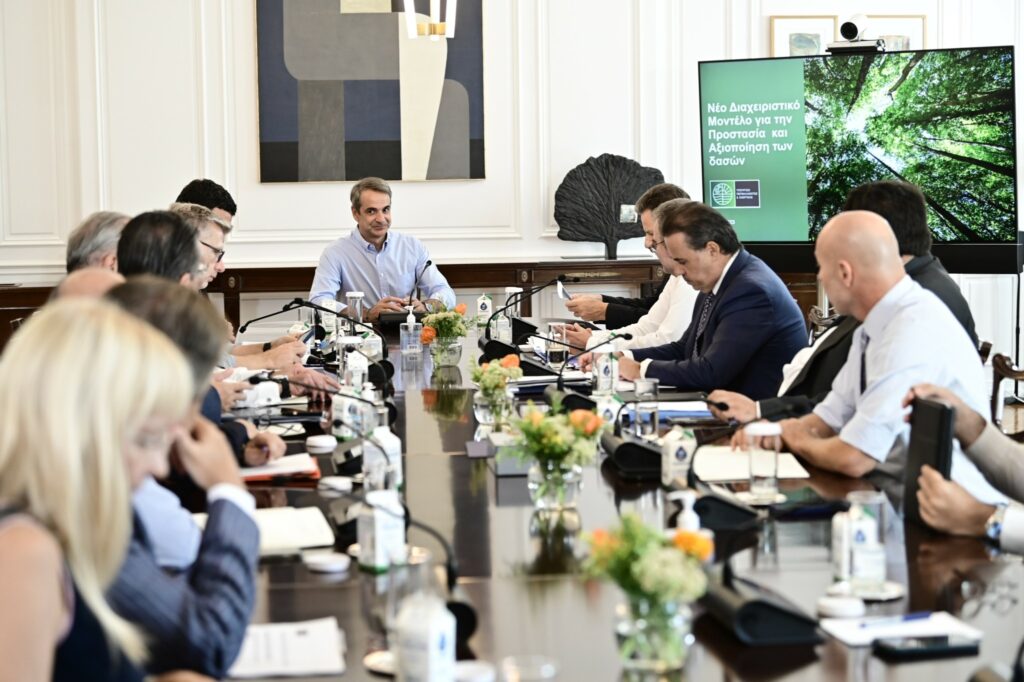 Μαξίμου: Σύσκεψη για μειώσεις τιμών στα ράφια από Σεπτέμβριο