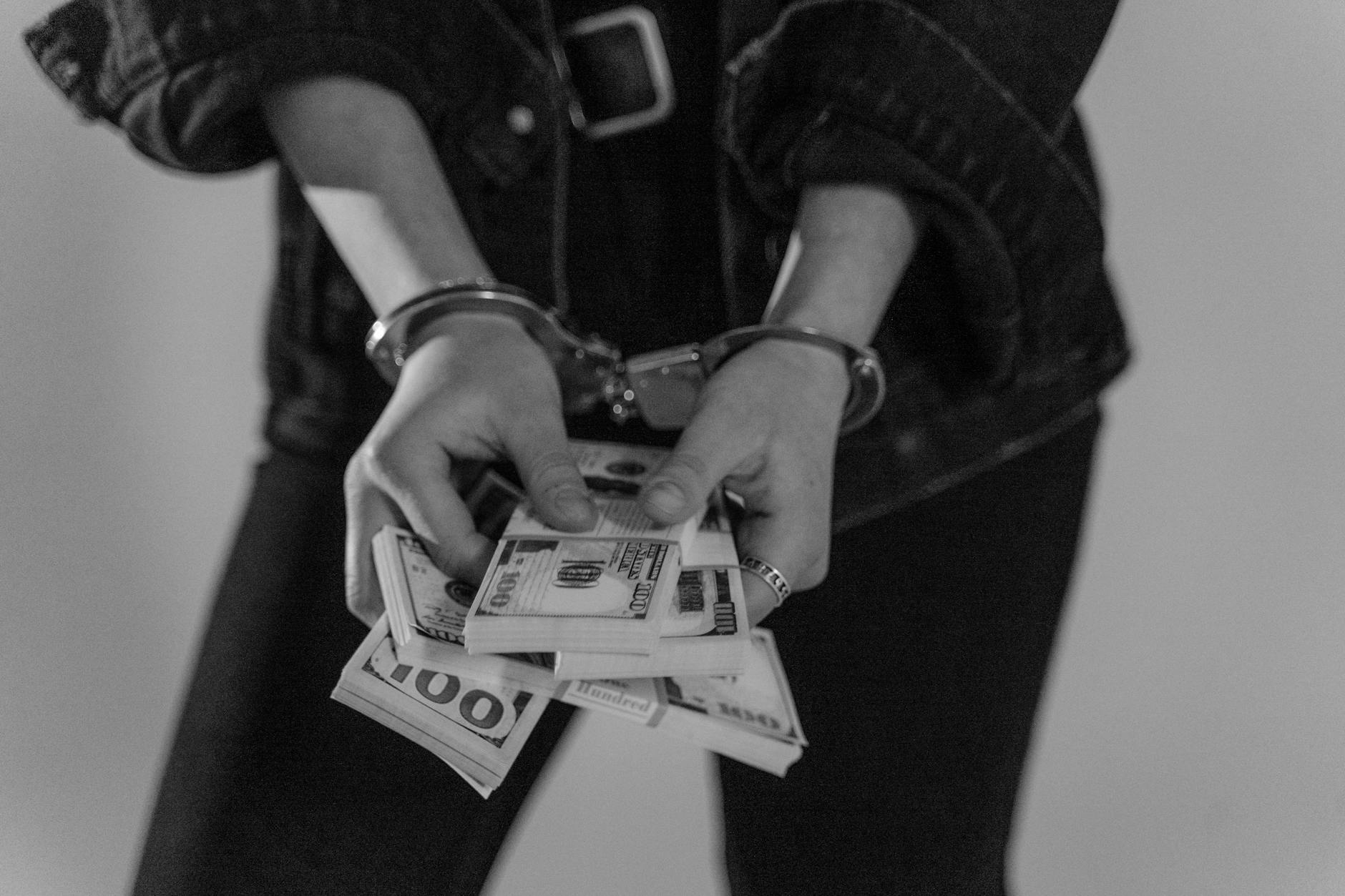 Ληστεία σπιτιού ηλικιωμένης στην Ακράτα — σε εξέλιξη το ανθρωποκυνήγητο