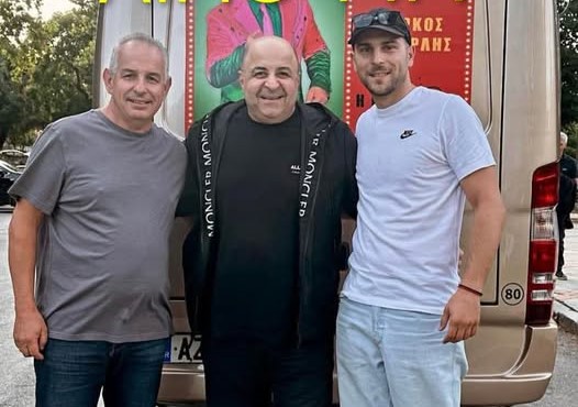 Ο Μάρκος Σεφερλής εμφανίζεται εκτάκτως στον «Πλούτο» του Αριστοφάνη στο Αίγιο