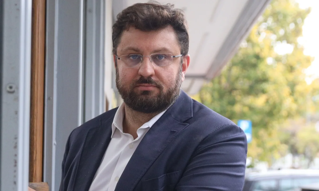 Ο Κώστας Ζαχαριάδης αποχωρεί από τον ΣΥΡΙΖΑ με αιχμές