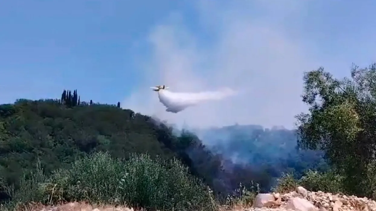 Φωτιές σε Ρόδο και Κέρκυρα: Μάχη με τις φλόγες σε Ατάβυρο και Βασιλικά