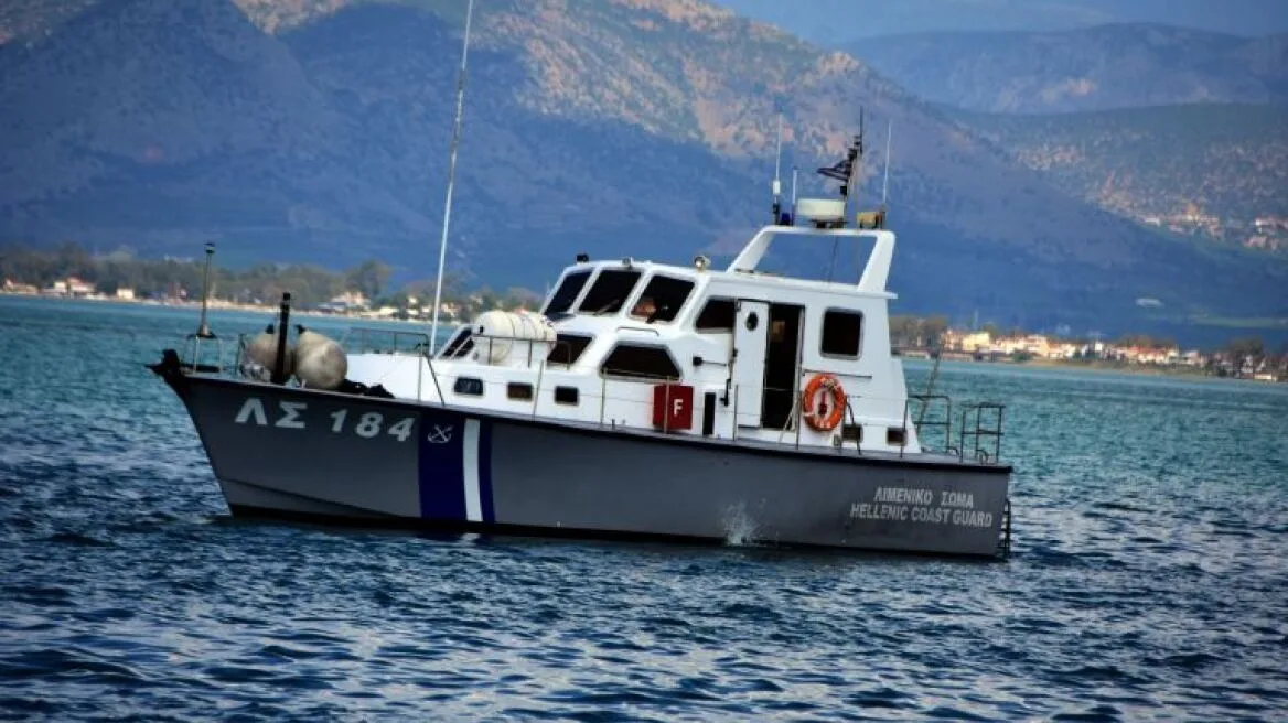 Αλιευτικό βυθίστηκε στην Αρχαία Επίδαυρο – Μικρή ρύπανση