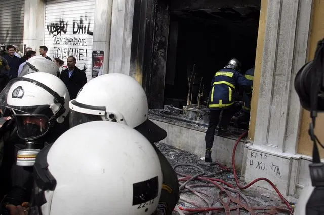 Στη φυλακή οδηγούνται οι δύο κατηγορούμενοι για την υπόθεση της Marfin