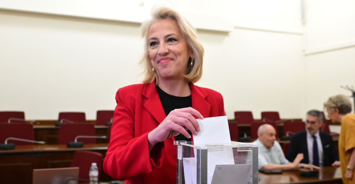 Η Ρένα Δούρου νέα πρόεδρος της Κοινοβολευτικής Ομάδας του ΣΥΡΙΖΑ