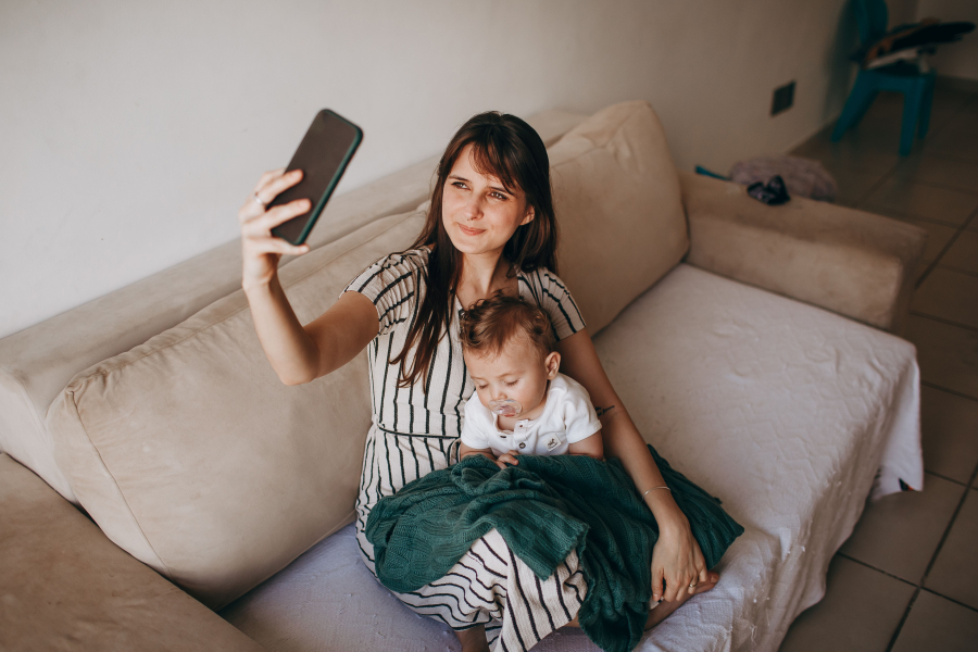 Social media και παιδιά: Οι κίνδυνοι της έκθεσης και η στάση των tech CEOs