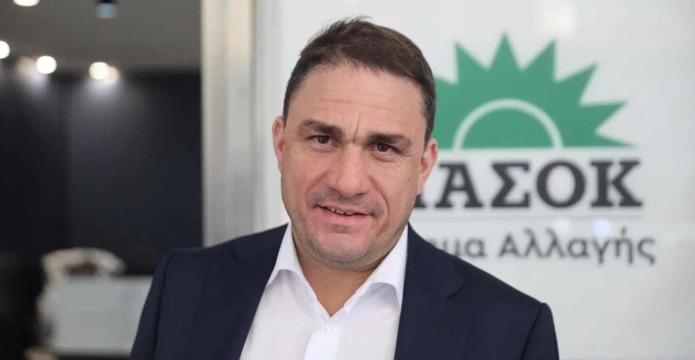 ΠΑΣΟΚ: «Μετεξεταστέος στα οικονομικά» ο Κυριάκος Μητσοτάκης