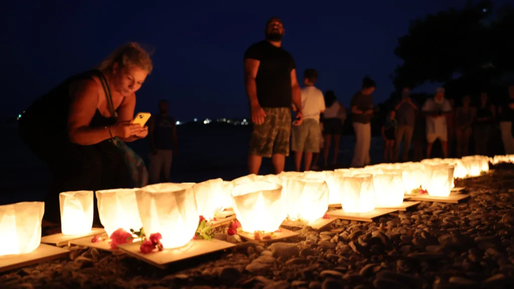 Μάτι: Εκδηλώσεις μνήμης για τα 104 θύματα, οκτώ χρόνια μετά την τραγωδία
