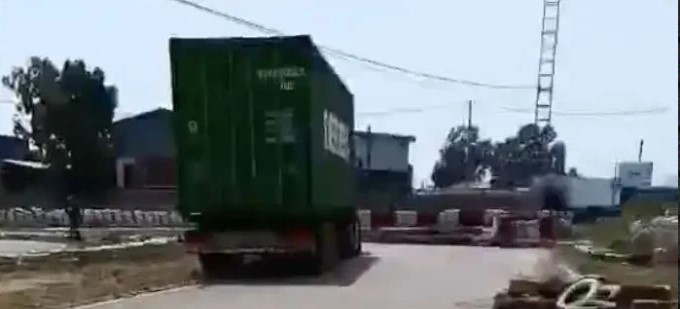 Ασπρόπυργος: Φορτηγό εξετράπη και εισέβαλε σε πίστα καρτ