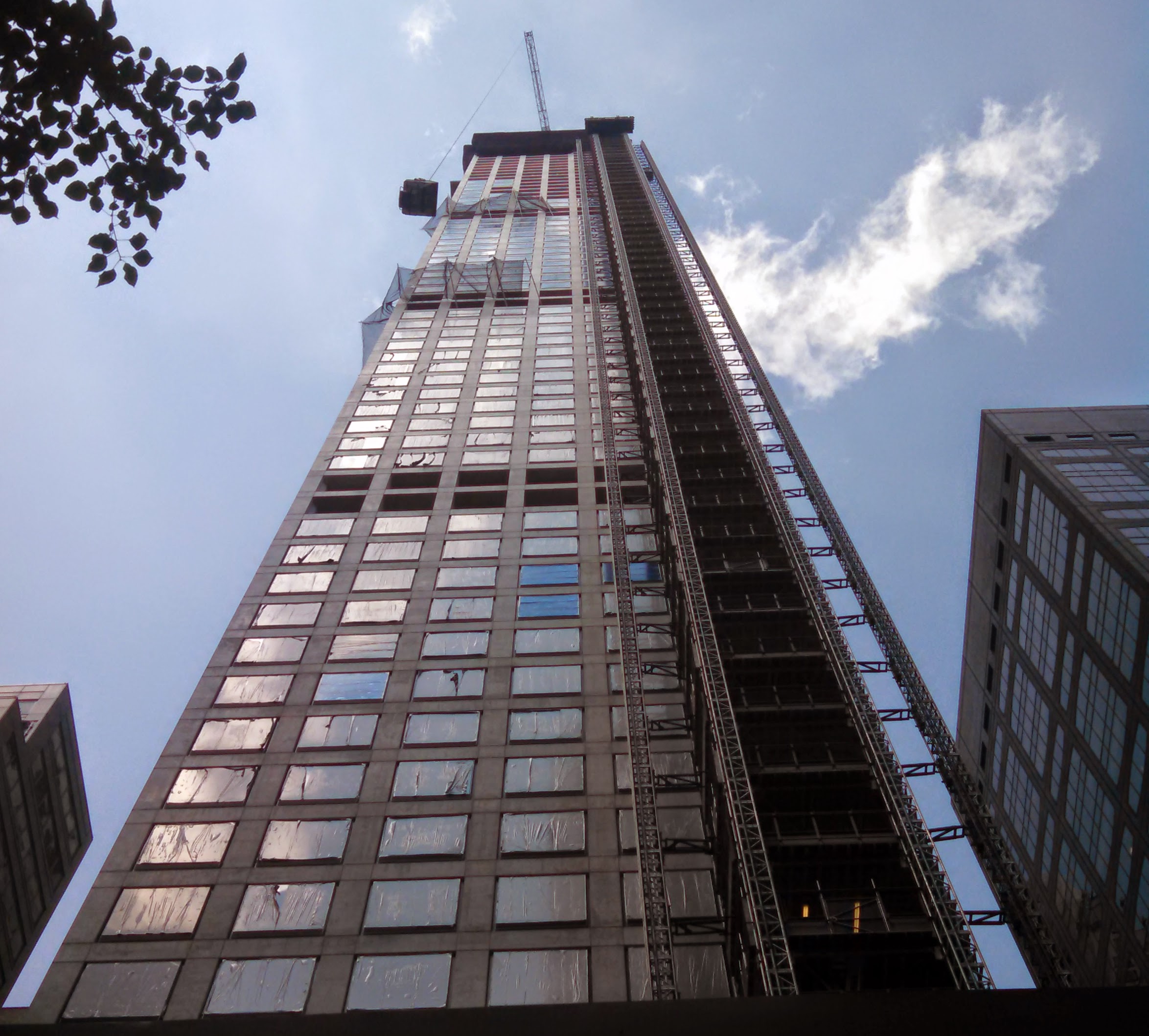 Ελληνικό: Στο τελικό ύψος ο Riviera Tower, άνοιξε το Sports Park