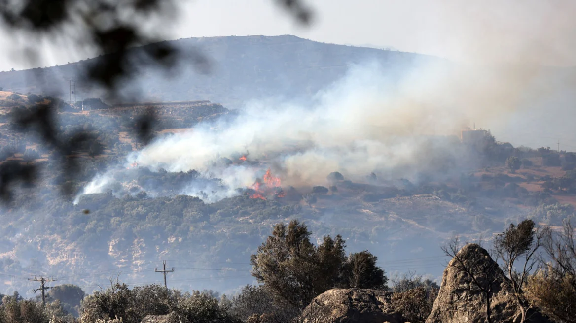 Σε κατάσταση έκτακτης ανάγκης ο Άγιος Βασίλειος — Η μάχη με τις αναζωπυρώσεις