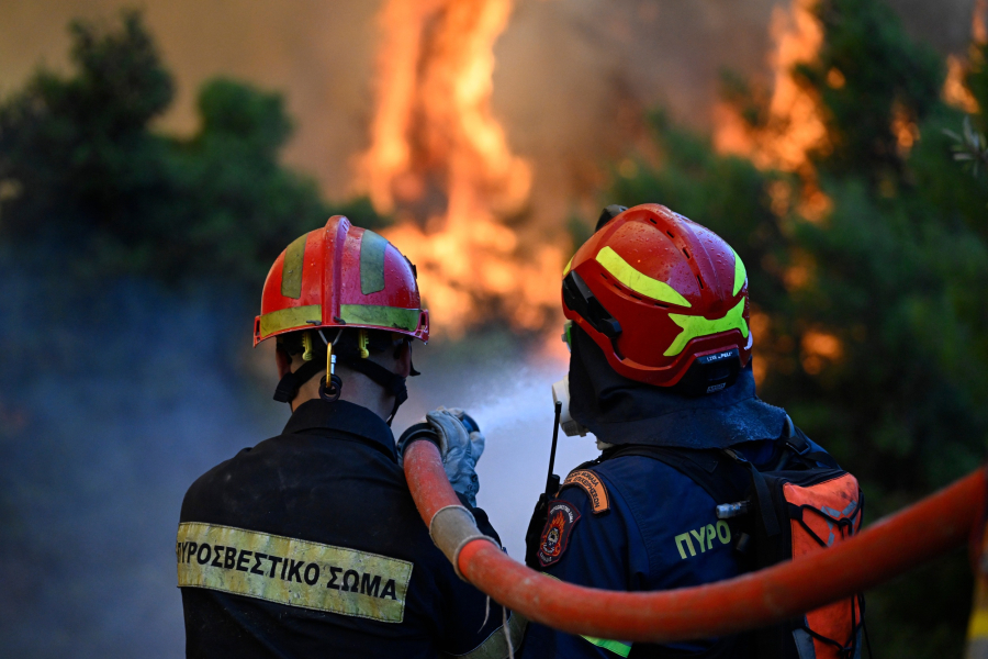 Φωτιά στο Σπήλαιο Ορεστιάδας: Επιχειρούν επίγειες δυνάμεις και ελικόπτερο
