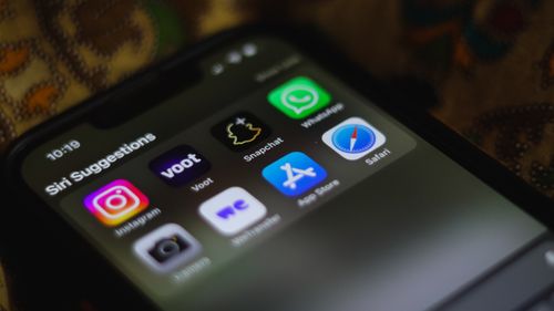 Ο Ντόναλντ Τραμπ αναδημοσίευσε συνέντευξη του Θάνου Πλεύρη — τι είπε για το μεταναστευτικό