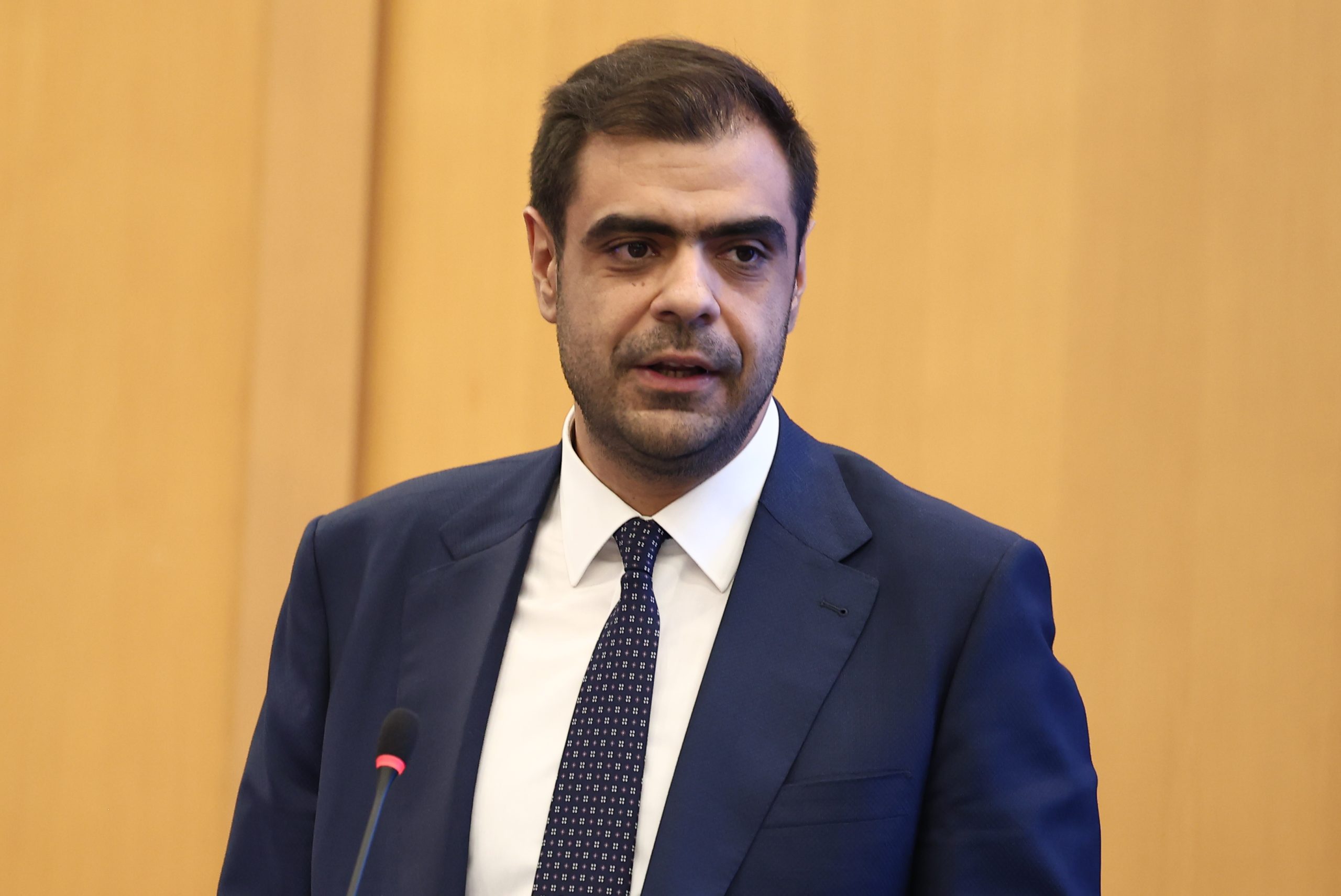 Όριο 15 ετών στα social media — η πρόταση του Παύλου Μαρινάκη