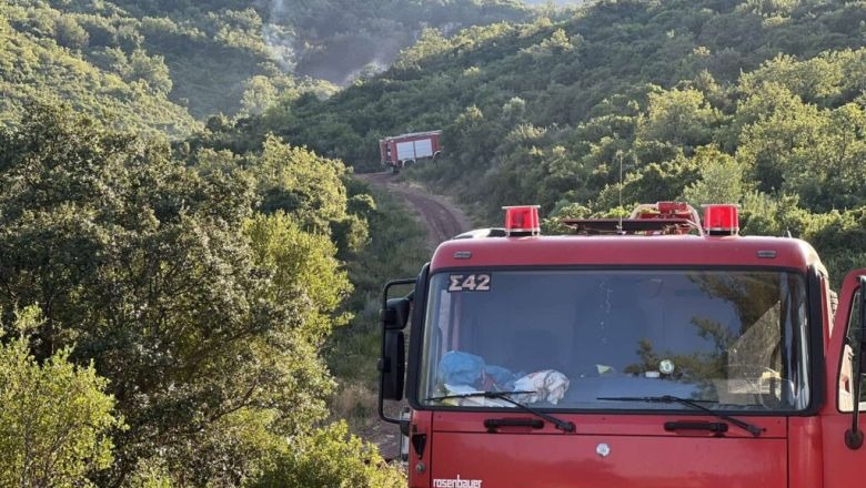 Φωτιά στο Μεσολόγγι: Επιχείρηση κατάσβεσης στο πεδίο βολής — οι δυνάμεις που επιχειρούν
