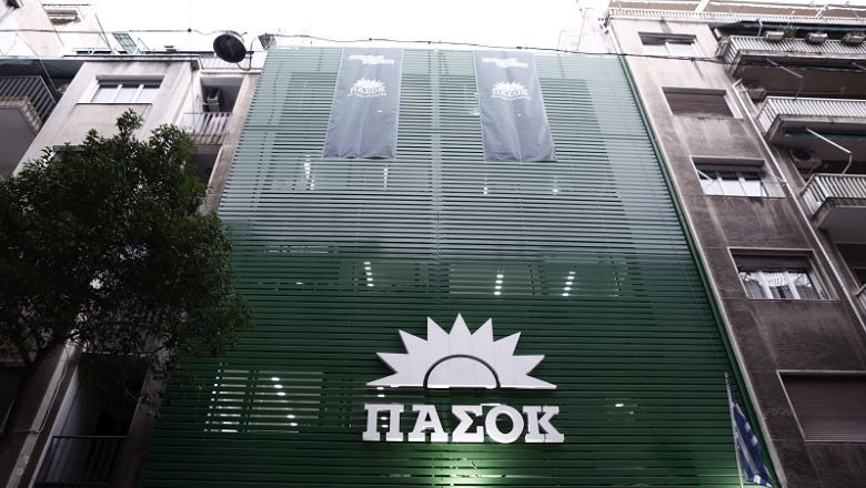 Σφοδρή επίθεση ΠΑΣΟΚ στον Αλέξη Τσίπρα — οι αιχμές για το πρόγραμμα της ΕΛ.Α.Σ.