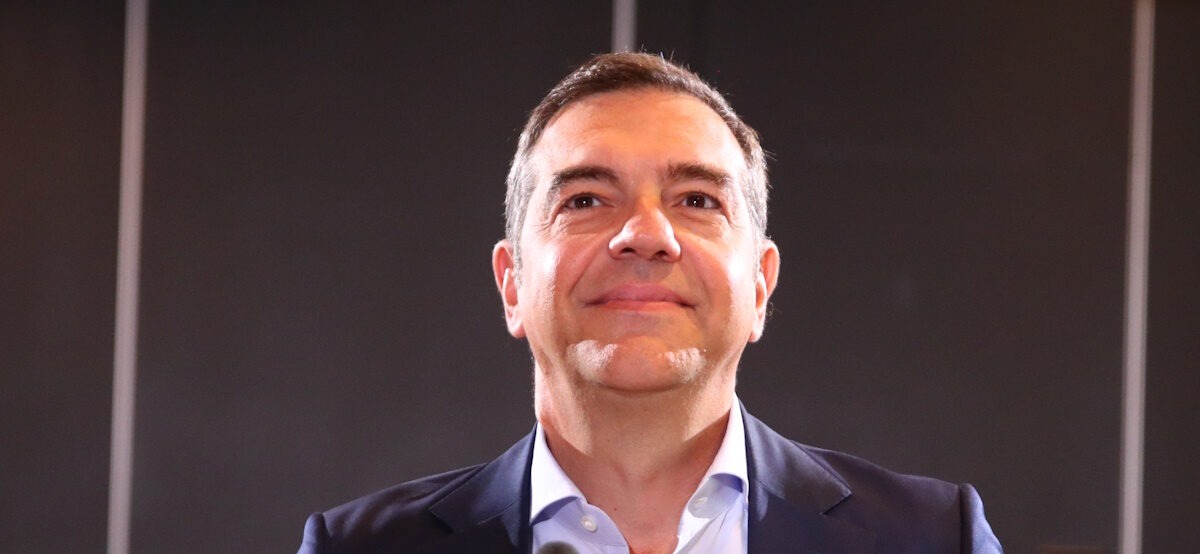 Πολιτική κόντρα για τα προγράμματα: η «τρύπα» των 30 δισ. ευρώ που χωρίζει κυβέρνηση και Τσίπρα