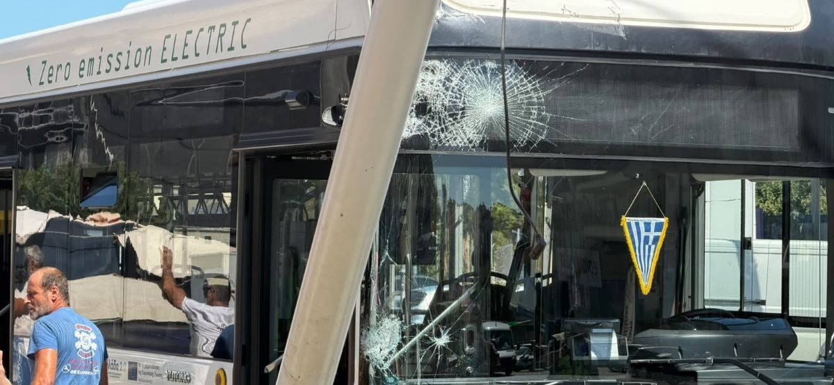 Θεσσαλονίκη: Λεωφορείο του ΟΑΣΘ έπεσε σε στάση στη Νεάπολη – Τραυματίες