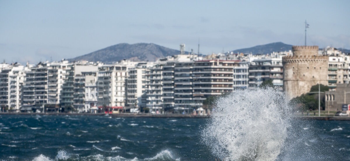 Καιρός: Πτώση της θερμοκρασίας στους 32 βαθμούς και βοριάδες έως 7 μποφόρ