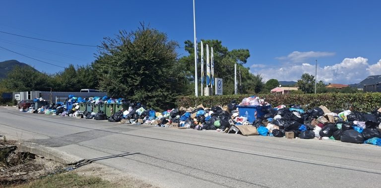 - ΕΚΤΑΚΤΗ ΕΙΔΗΣΗ - Κατάσταση έκτακτης ανάγκης στη νότια Κέρκυρα — Ξεκινά η μεταφορά σκουπιδιών στην Κοζάνη