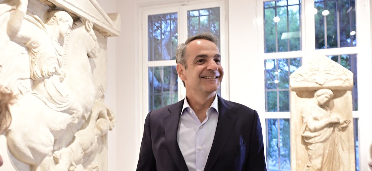 Στρατηγική Μαξίμου για τις δημοσκοπήσεις — το στοίχημα της αξιοπιστίας ενόψει εκλογών