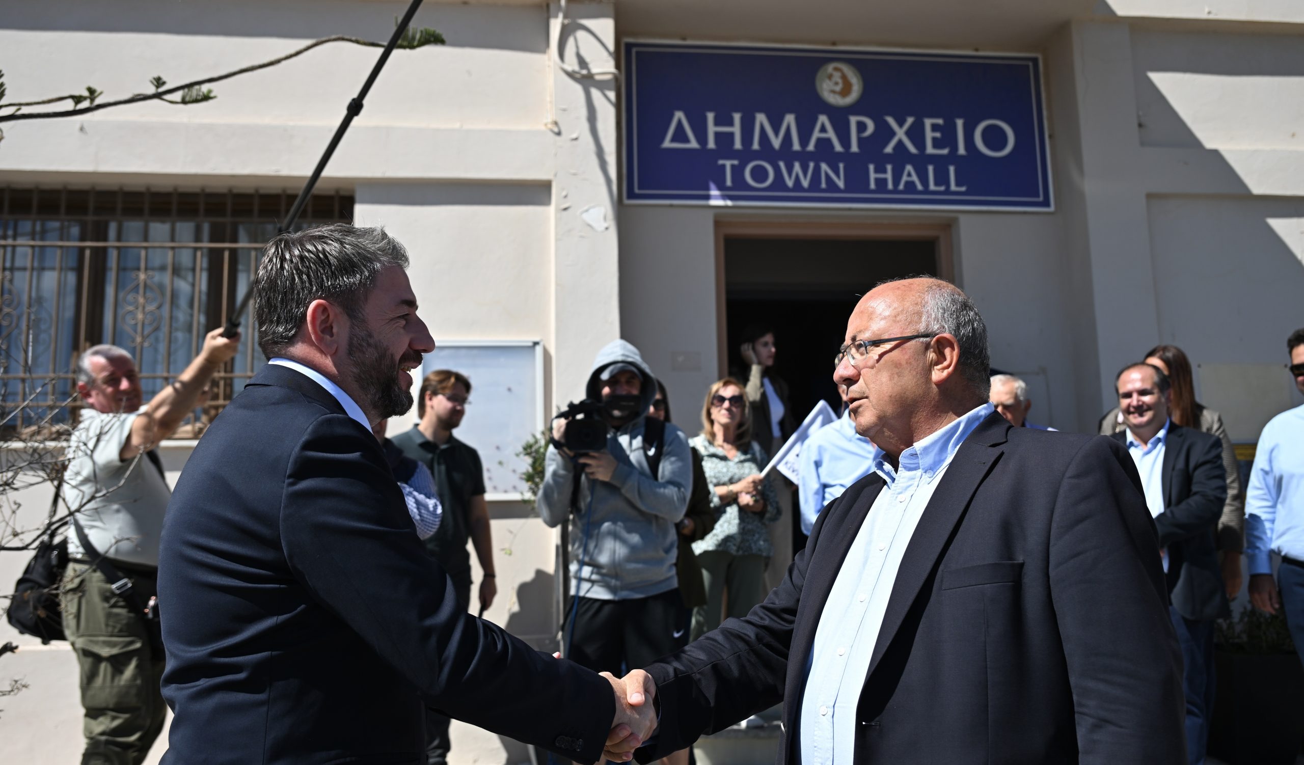 Ανδρουλάκης από Σαντορίνη: Μέτωπο κατά της κυβέρνησης — το κάλεσμα για πολιτική αλλαγή