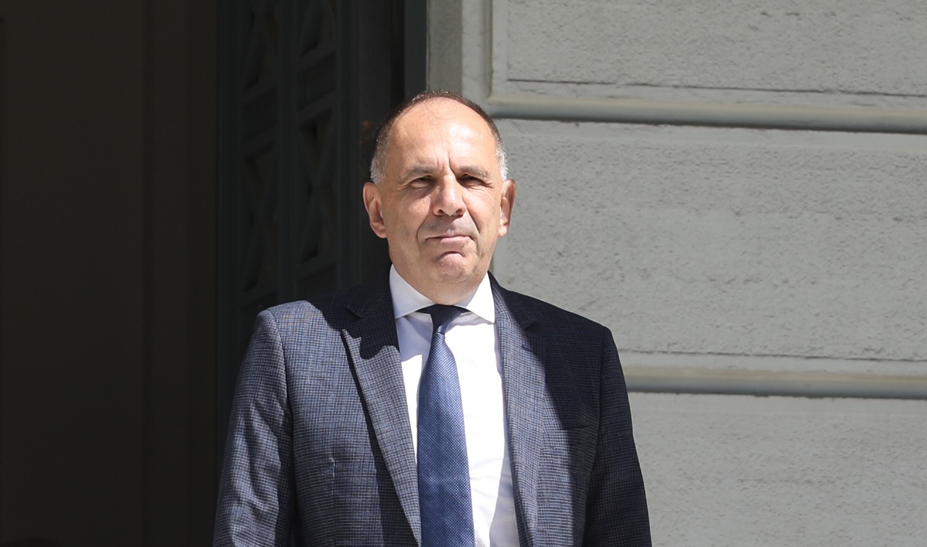 Ηλεκτρική διασύνδεση Ελλάδας-Κύπρου: Καμία αλλαγή στον σχεδιασμό — η απάντηση Γεραπετρίτη