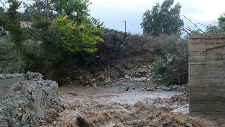 Κακοκαιρία στην Κρήτη: Μήνυμα 112 στον Μυλοπόταμο και προβλήματα στα ακτοπλοϊκά