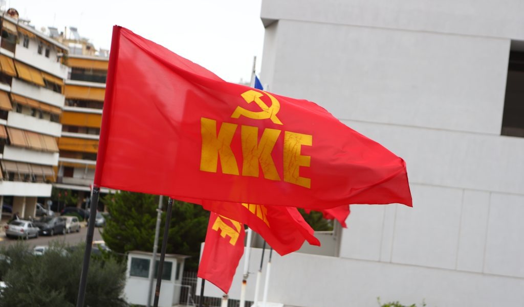 Ακρίβεια: Στο στόχαστρο της αντιπολίτευσης η κυβέρνηση — τι καταγγέλλουν ΚΚΕ και ΣΥΡΙΖΑ
