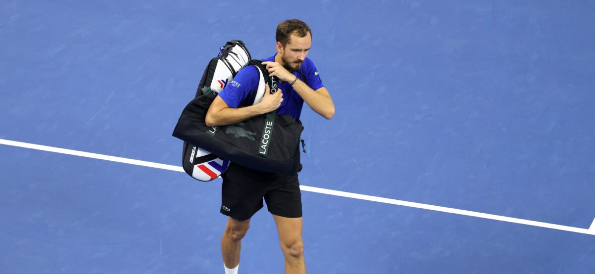 Αποβολή Μεντβέντεφ στο China Open μετά από πέταγμα μπάλας — στον τελικό ο Τζόκοβιτς