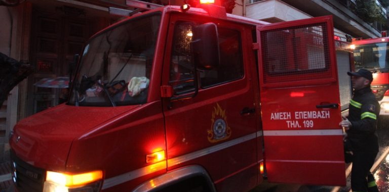 Τρίκαλα: Μεγάλη φωτιά σε αποθήκες με βαμβάκι στον Λόγγο — σε εξέλιξη η κατάσβεση